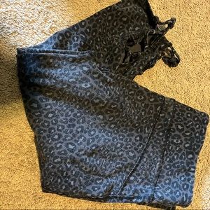 Leopard capri leggings size large